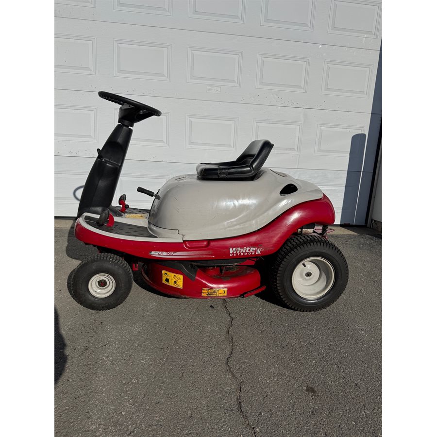 Ryder USED WHITE RIDER MOWER 9HP 27'' BAGGER